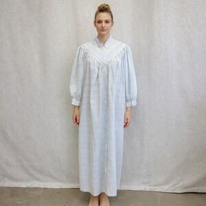 Appel Robes Nightgown Womens Blue‎ White Plaid Excellent Lace Pintuck Seersucker